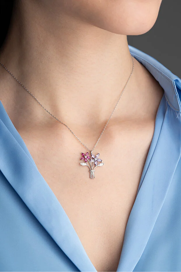 925 Ayar Gümüş Rodyum Kaplama Kamelya Çiçeği Buketi Kolye